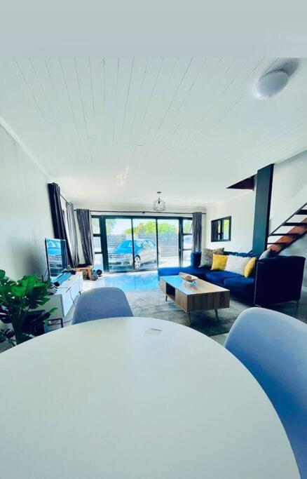 Apartment Urban Sleek Haven Dual Cape Town